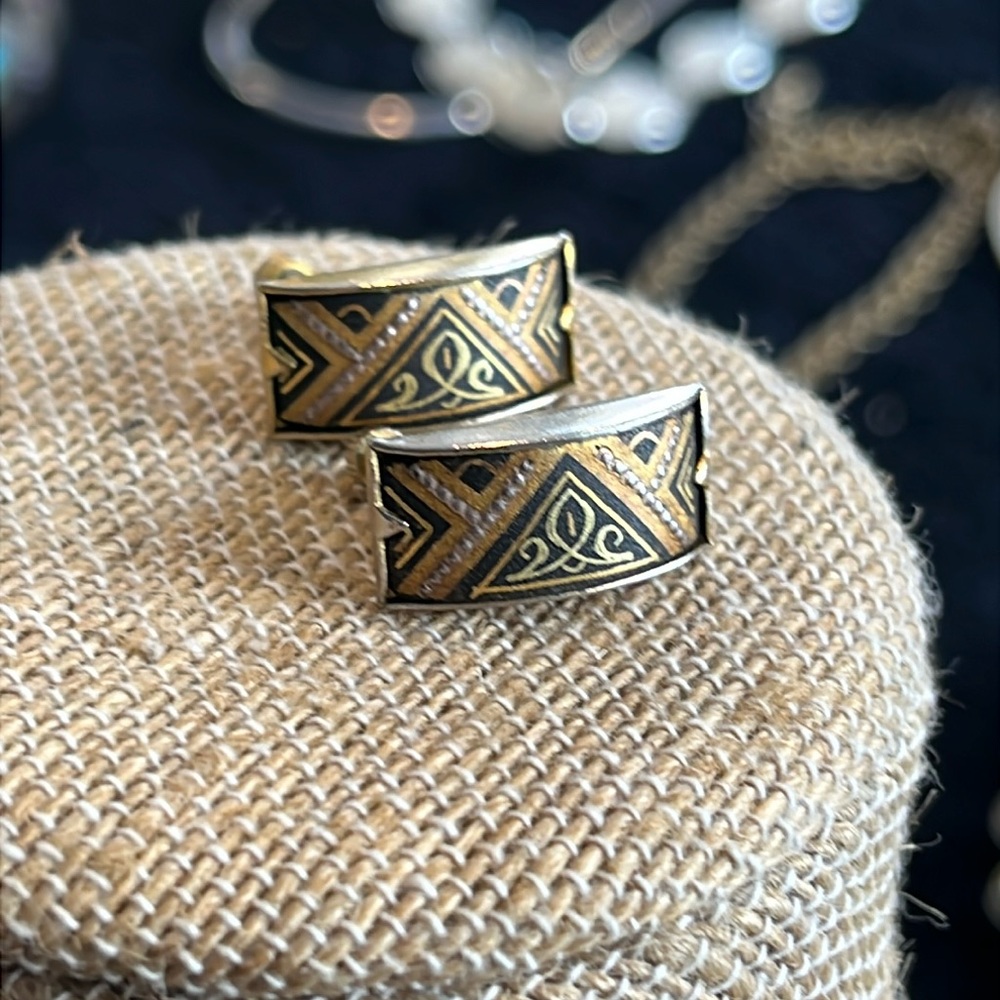 Vintage Damascene Earrings Gold Tone Floral Leaf Screw Back Clip-On 60s 70s